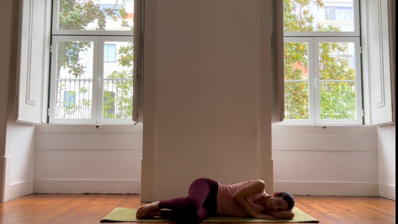 Yoga para momentos de transição | Entre o que vai e o que vem 