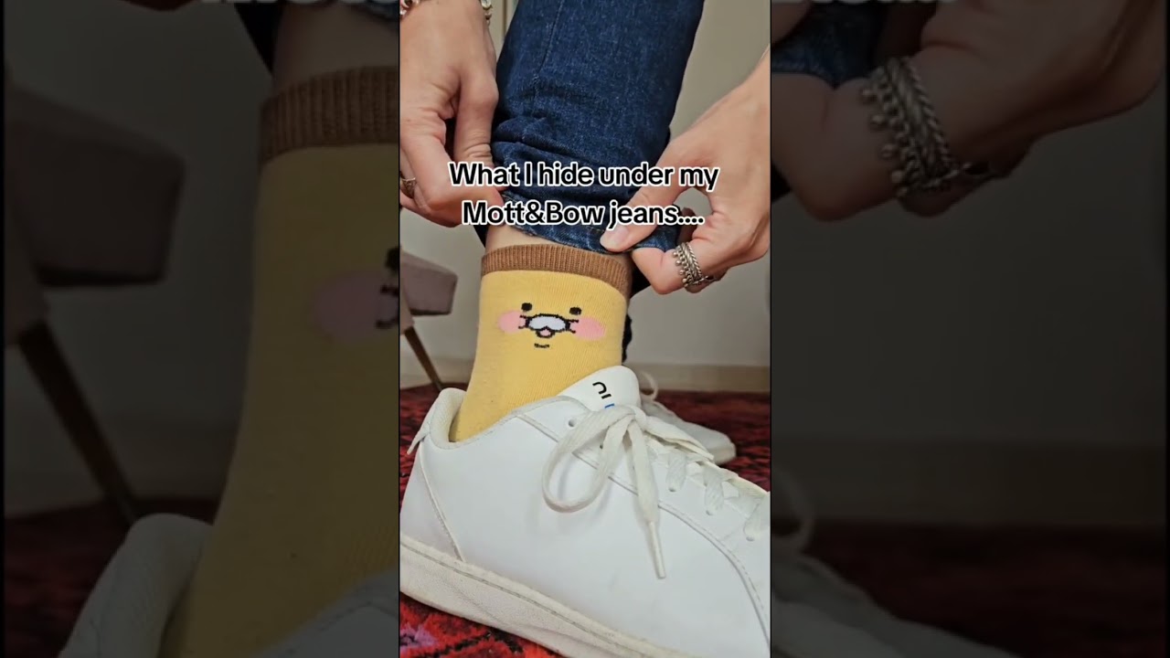 Drop a 🧦 if you&rsquo;re also rocking funny socks under your jeans!