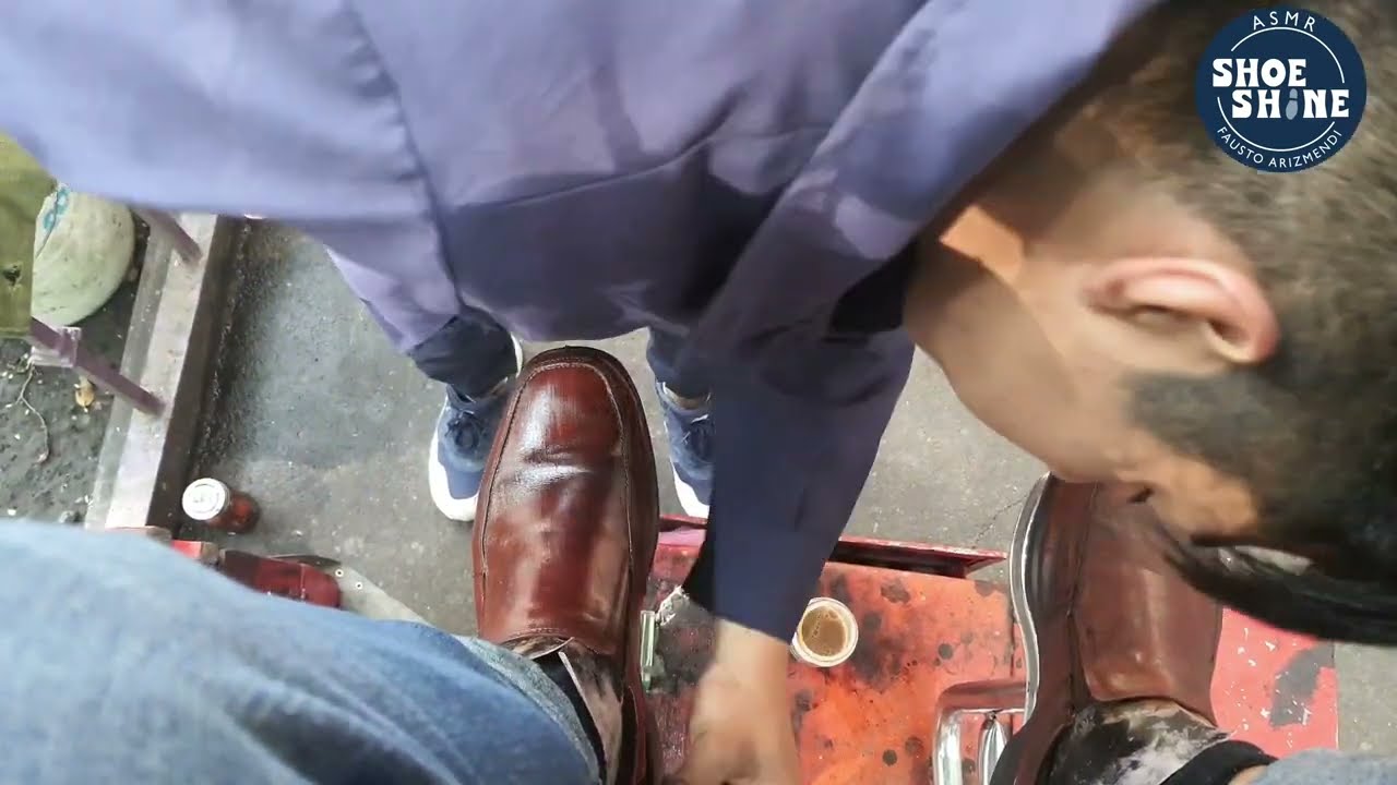 S4E159 Youngest shoe shiner craftsman I have ever met+fire #mexico #ASMR #shoeshine #faustoarizmendi