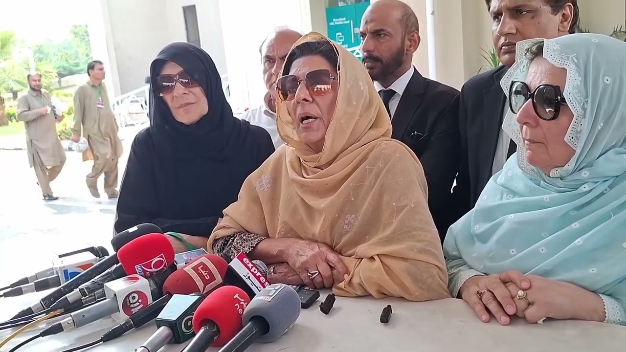 Islamabad: Former Prime Minister Imran Khan's Sister Aleema Khan Media Talk