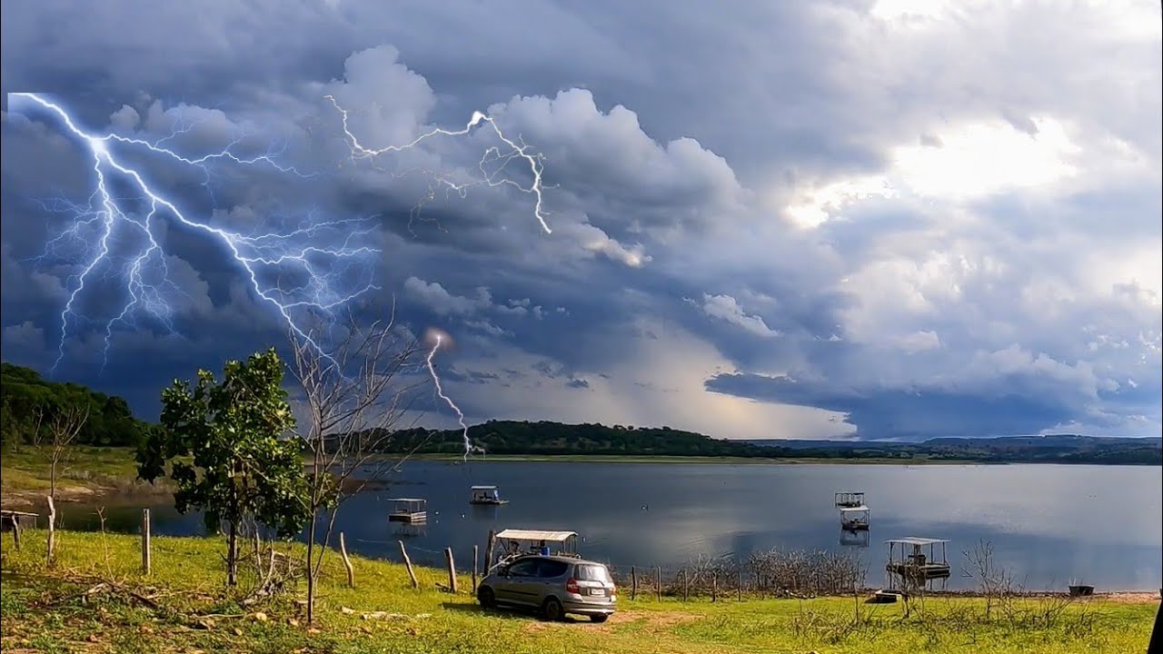 TEMPESTADE NA PESCARIA CHUVA DE VENTO E RAIOS AINDA BEM QUE EST&Aacute;VAMOS NO BARRANCO!