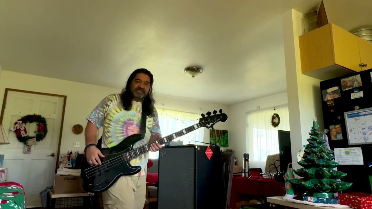 Trying out my Fender Duff McKagan Bass and Fender Rumble 500 for the first time. AMS online purchase