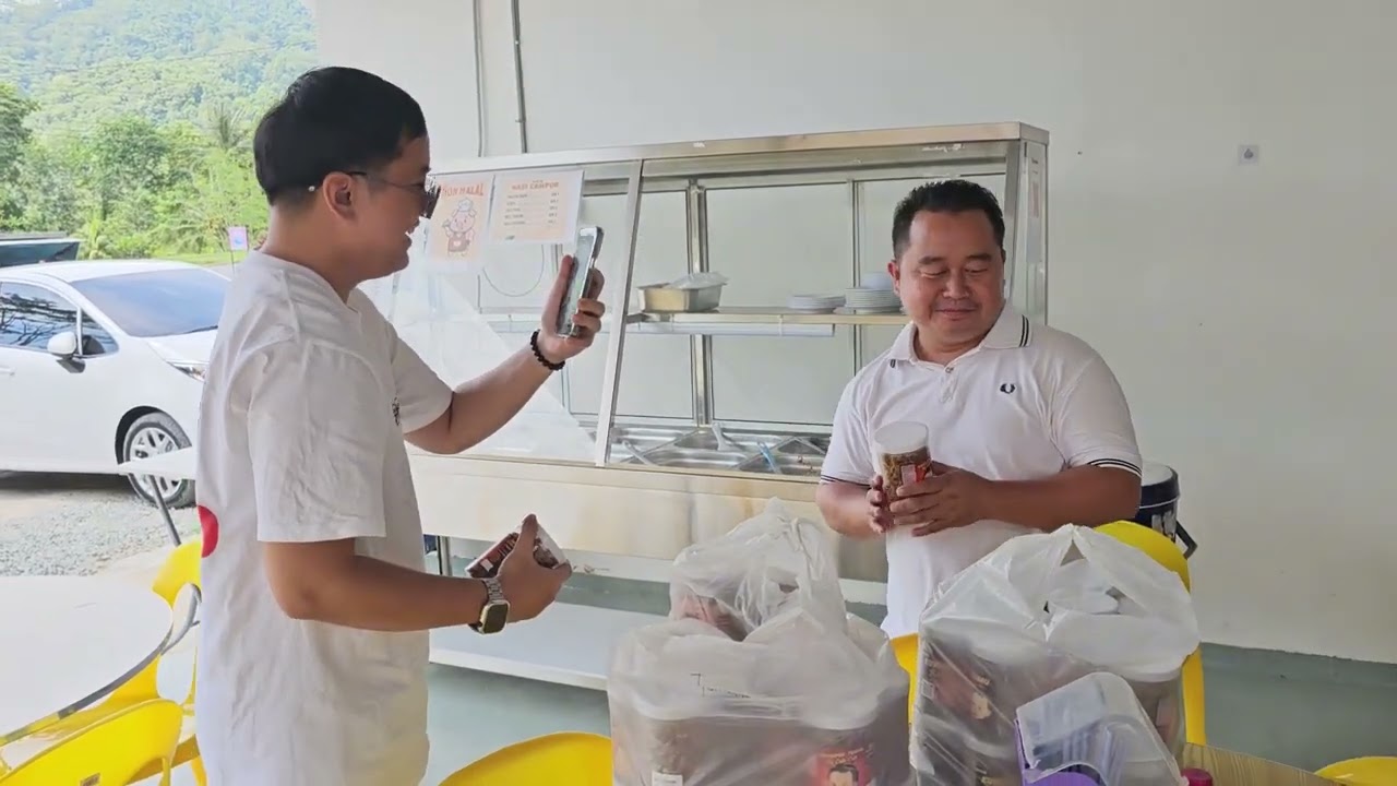 Di Kedai Tumatik, Ada Sudah Kuyupuk Tuhau