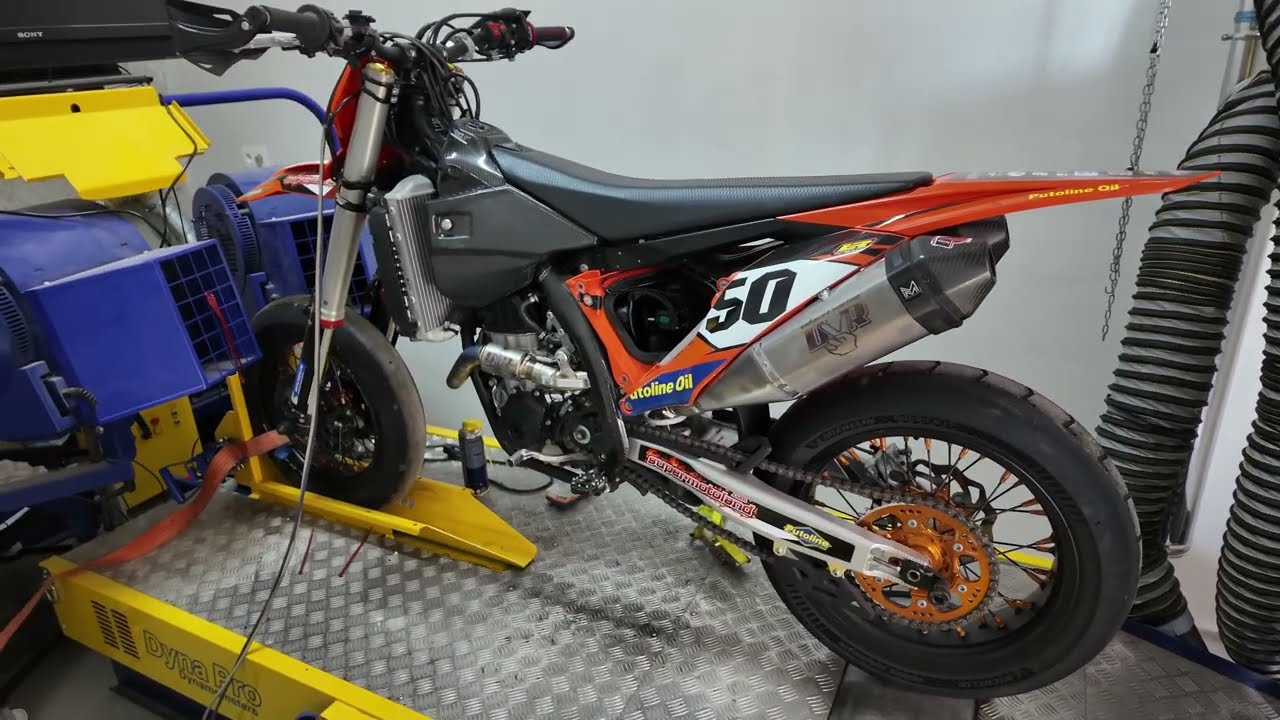 Winter testing, training and bike builds at supermotoland February 2026