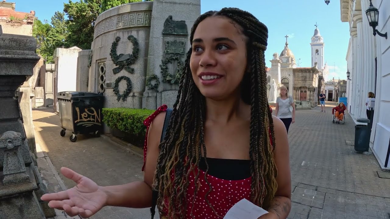 ROLÊ ALEATÓRIO PELO CEMITÉRIO EM BUENOS AIRES