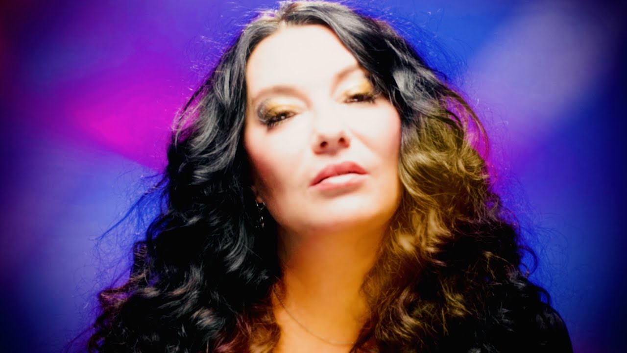 LEELAH SKY - Had Me At Hello (official video)