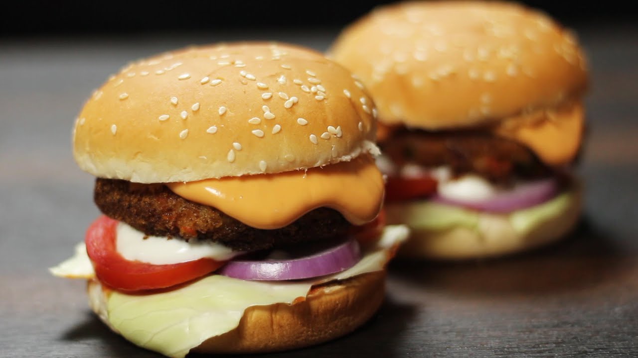 Burger in lock down without cheese & butter || Restaurant style burger recipe at home