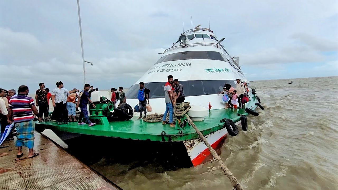 ৩ নং সিগনালে মেঘনার জোয়ারে গ্রীন লাইন-৩ যেভাবে ঘাটে বার্থিং করলো | Mv Green line-3 in rough weather