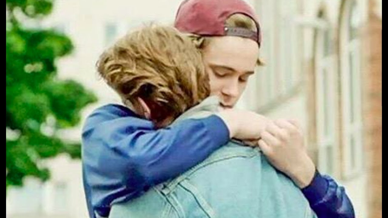 (Skam) Evak - Love me like you do 4x10 [+ Isak&acute;s birthday video]