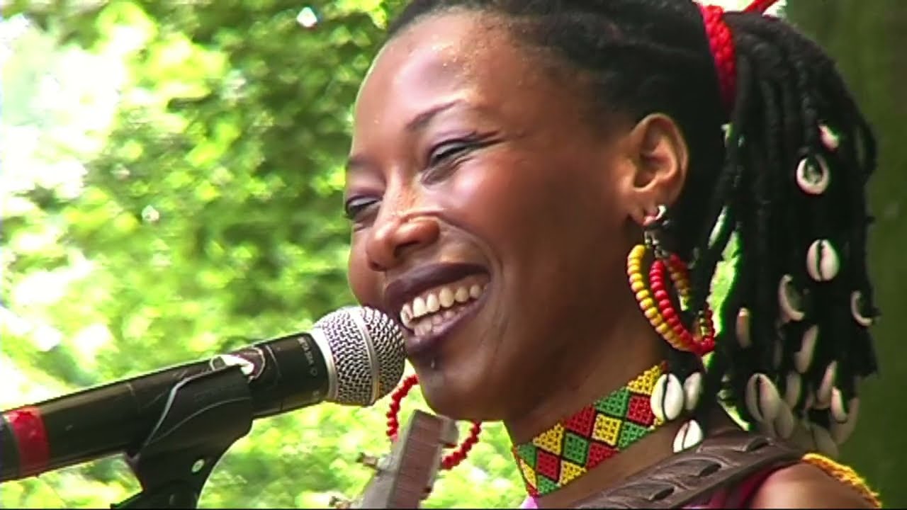 Fatoumata Diawara - 04 - Live at Afrika Festival Hertme 2010