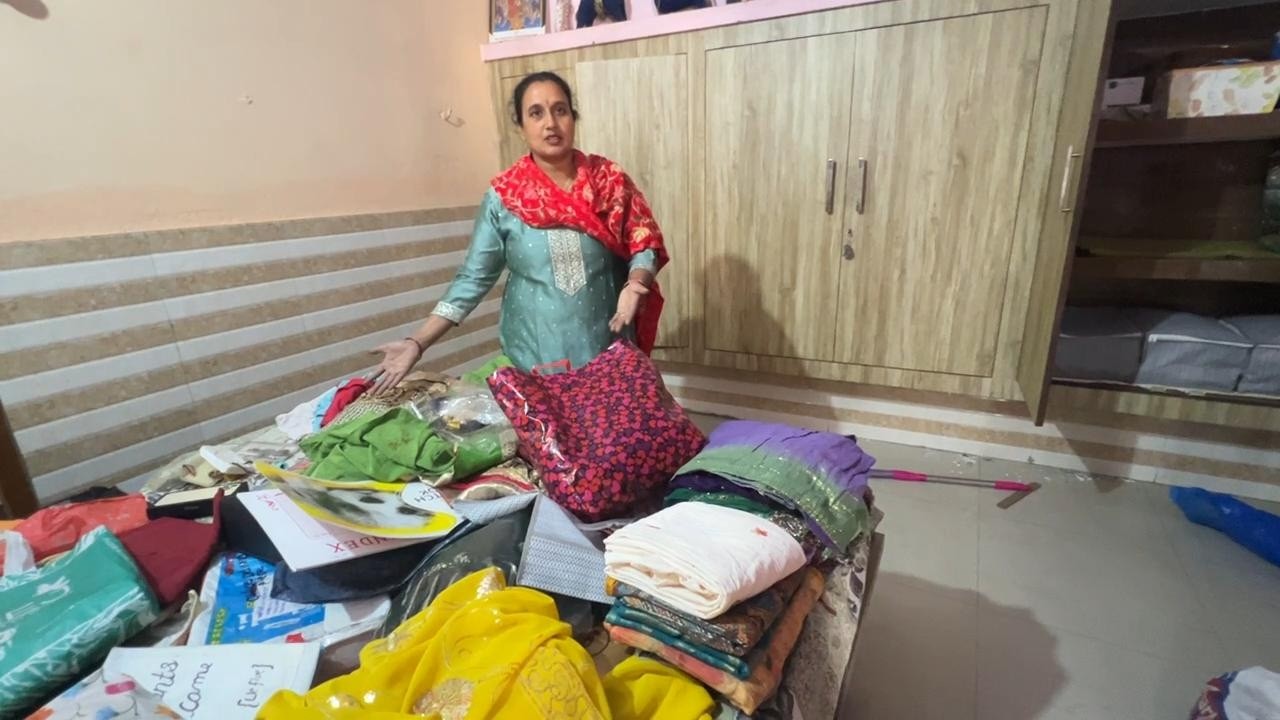 घरमें सारा सामान फैला दिया😞गुड्डू को कौनसी साडी पसंदआयी पतिदेव ने खानेमें क्या बनाया|UPVloggerBabli