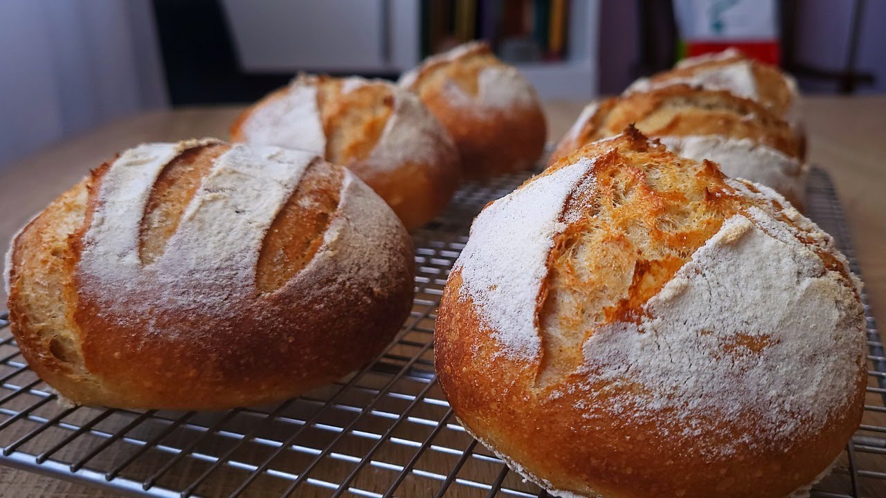 Prekonoćni kruščići s pirovim brašnom – mekani, mirisni i puni okusa!