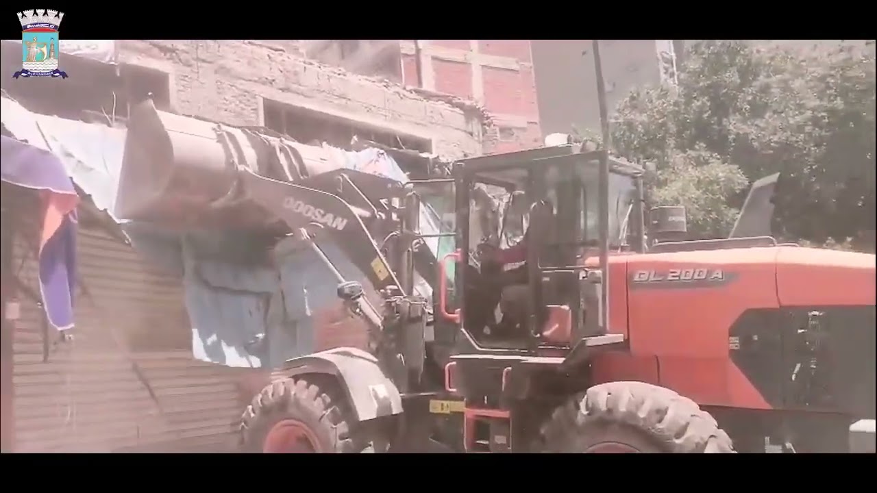 شنت الأجهزة التنفيذية بحى شرق بالاشتراك مع شرطة المرافق حملة مُكبرة لإزالة الإشغالات