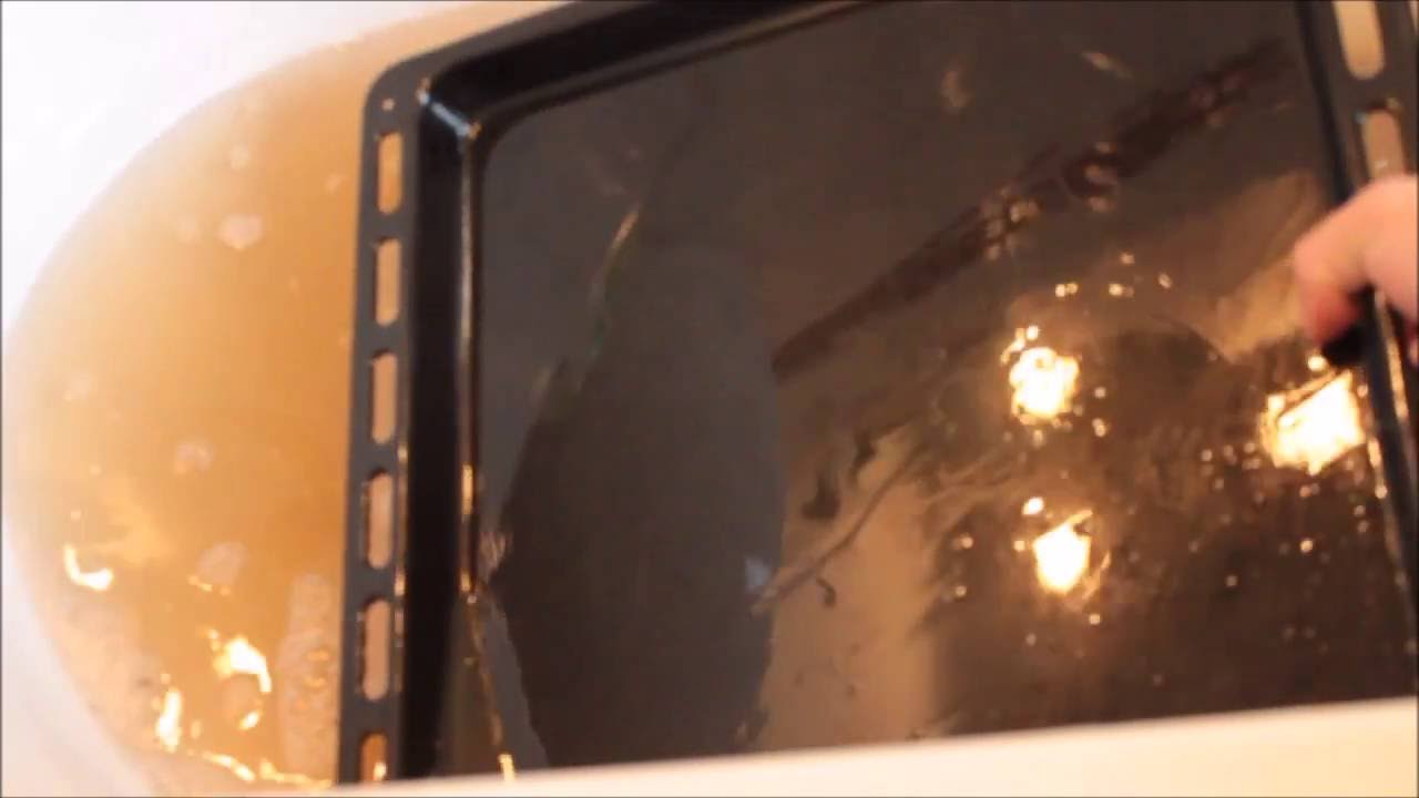 Life hacks 2: How to clean (a very dirty) grill pan