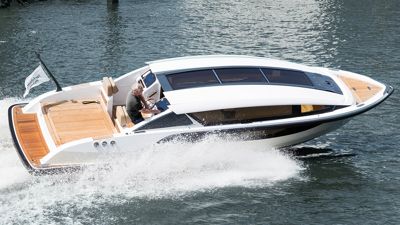 SEMI-CUSTOM LIMOUSINE 9M AFT HELM STATION WITH MULTIFUNCTIONAL ELECTRICAL ROOF