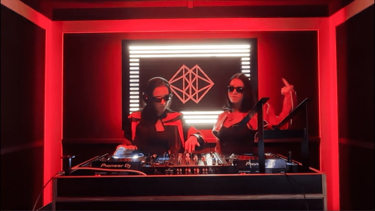 DUELLE RED LIGHT SESSIONS