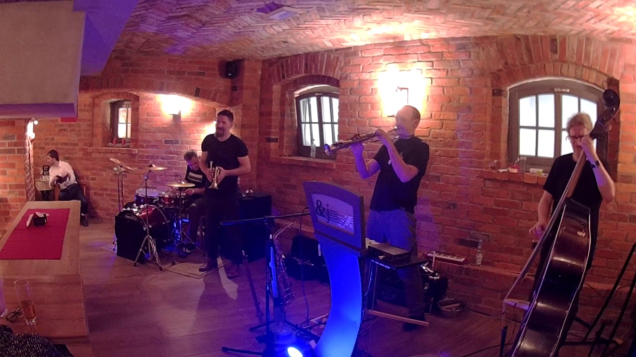 1 - Jazz w PSS + Kuba Jankowiak - IMPROWIZOWANEJ MUZYKI PODZIEMNY WIECZ&Oacute;R DRUGI - część 1