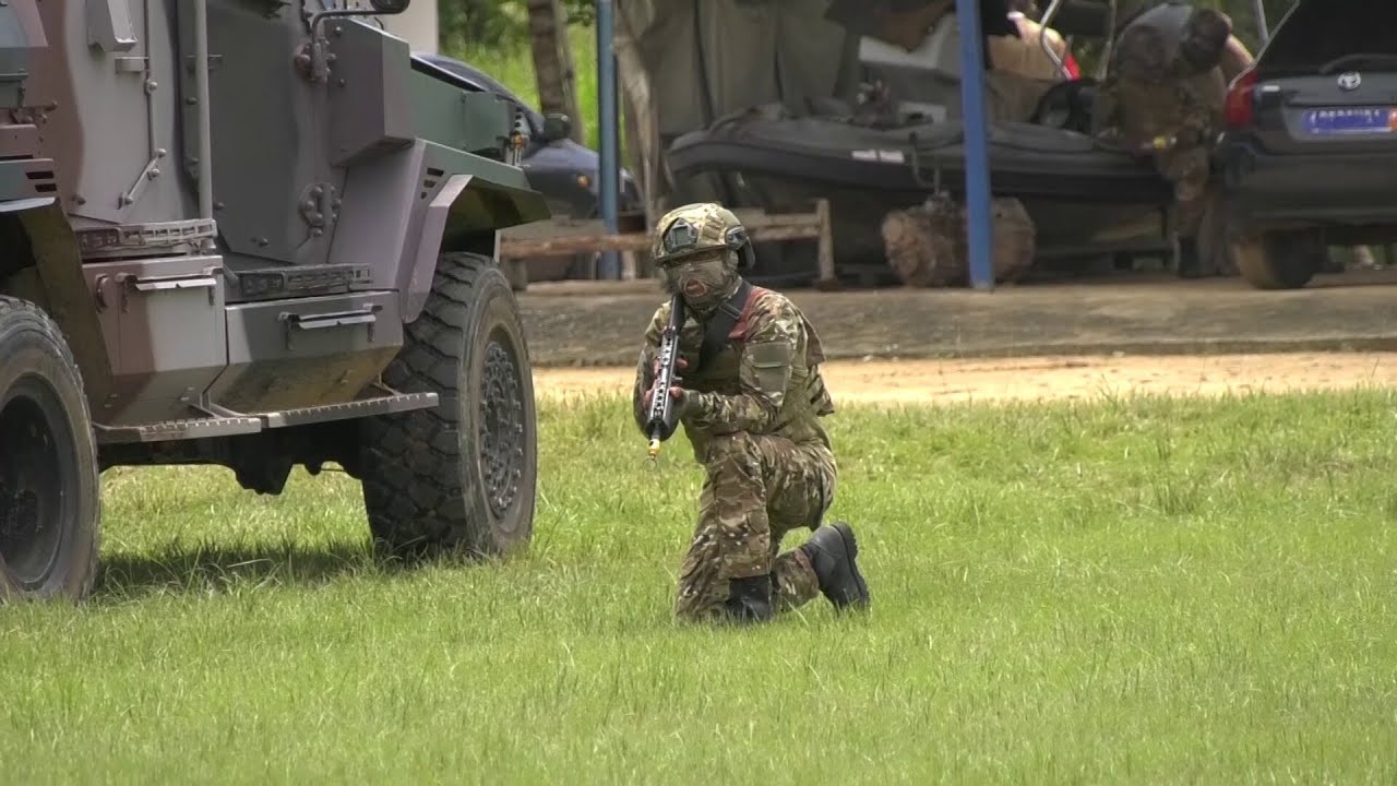 Les forces spéciales démontrent leur expertise en situation de protection d'une haute personnalité.