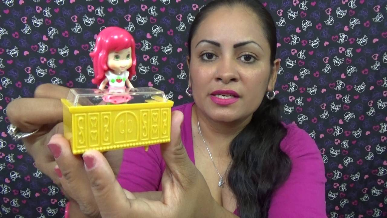 Abriendo Bolsitas de Juguetes con Laurita ( Strawberry Shortcake Polly Pocket)