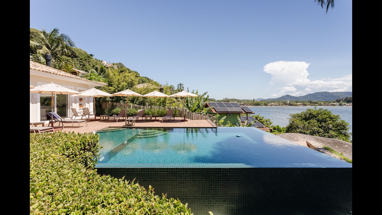 Casa Portugal | Mansão Exclusiva à Beira da Lagoa da Conceição