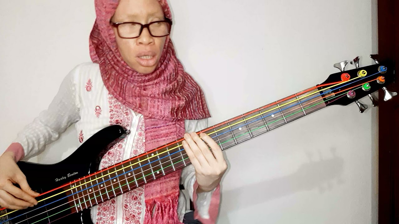 Omar Pene Tiki Tiki Live Bass Cover ( By Lady Maah Keita )