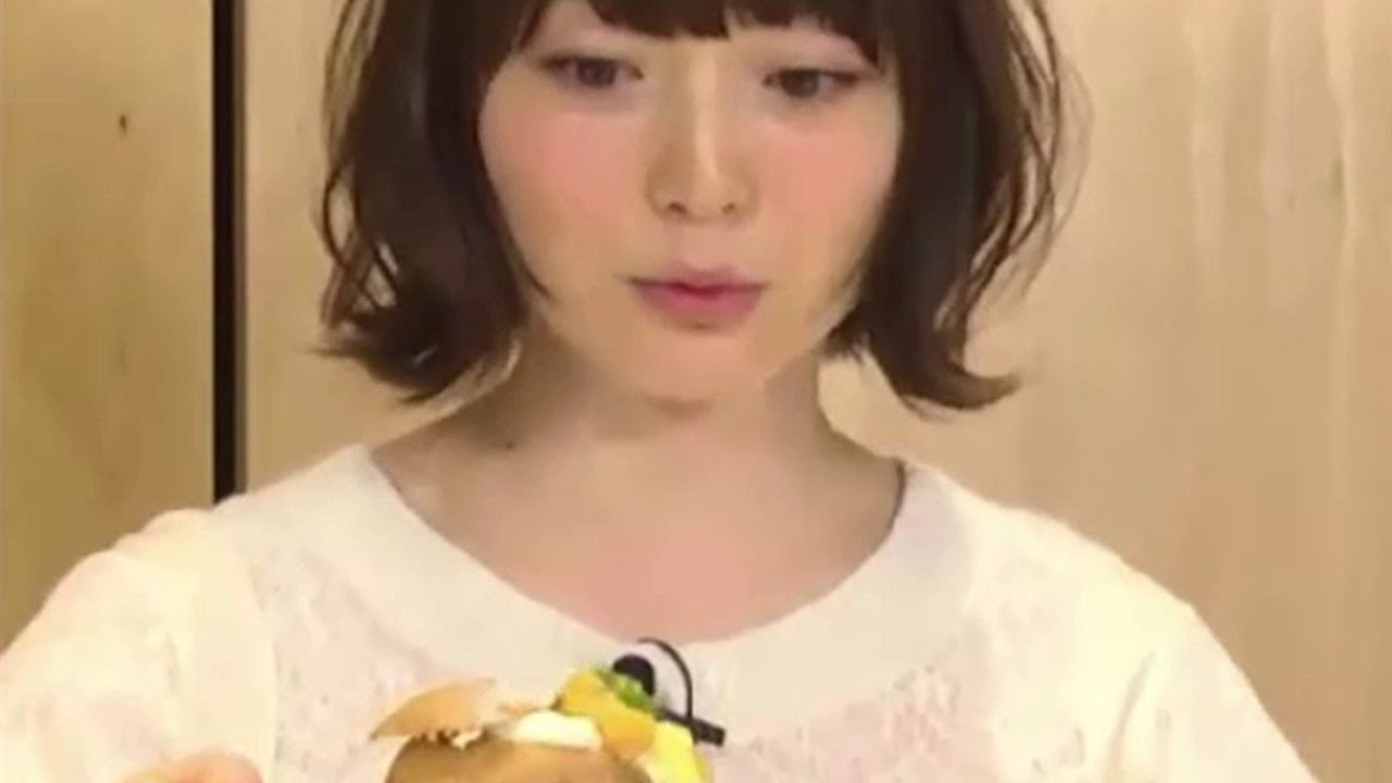 【生放送】花澤香菜「今からかぶりつくのでカメラさん撮らないで///」大天使ざーさんが好物のアレをちょっぴり恥ずかしそうにパクパクモグモグするのを愛でる動画ｗｗ