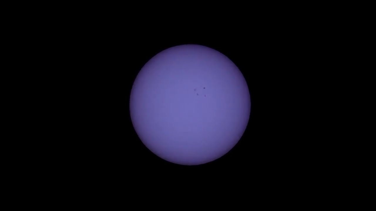Солнце с видимыми группами пятен AR3301, AR3302 и AR3305 // AndyNet  Astro