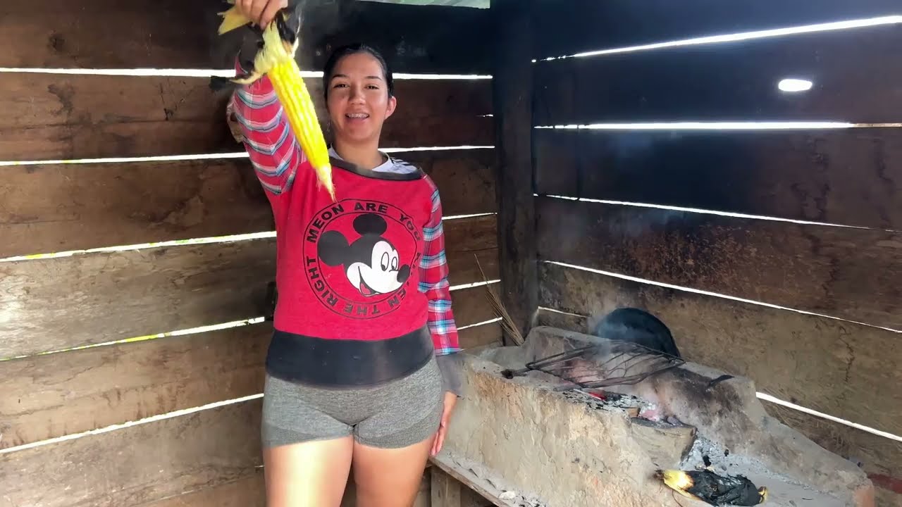 Te enseño como asamos el choclo en leña