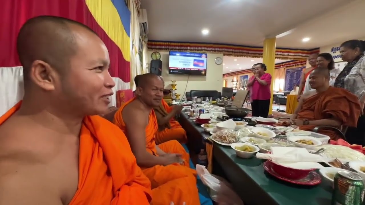 ទទួលចង្ហាន់នៅវត្តសាមគ្គីធរារាម/ ព្រះមហាចារ សំ សារ៉ូន សន្តិបាលោ