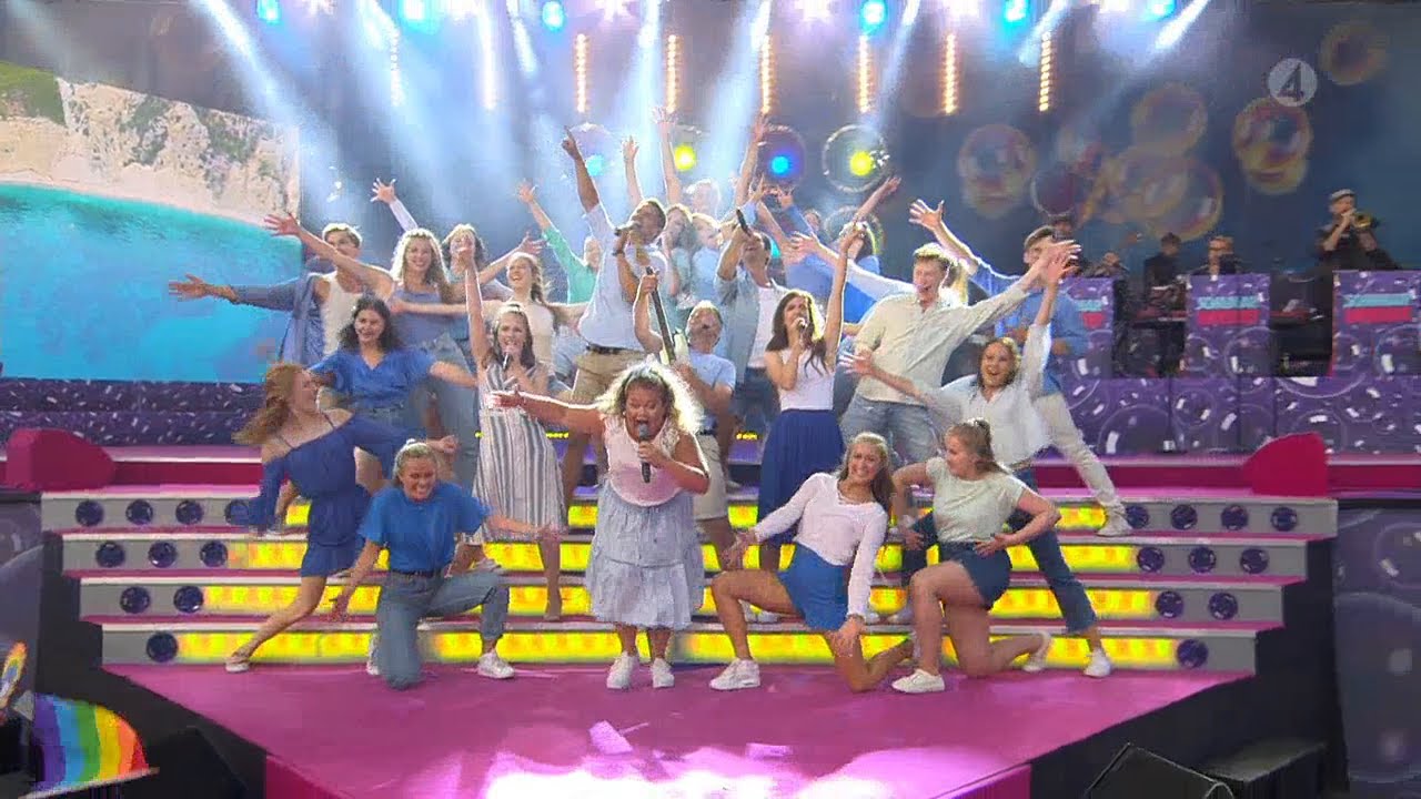 Mamma Mia! The Party-ensemblen framför ett fartfyllt musikalmedley - Sommarkrysset (TV4)