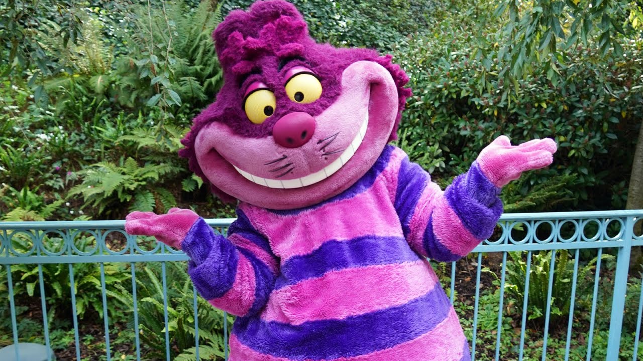 Cheshire Cat Meet & Greet at Disneyland Paris - Disney Halloween Festival 2023 - Alice In Wonderland