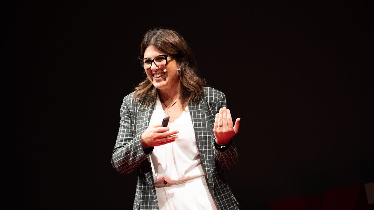 I giovani e la scelta di abbandonare l'Italia | Elisabetta Lamon | TEDxTreviso