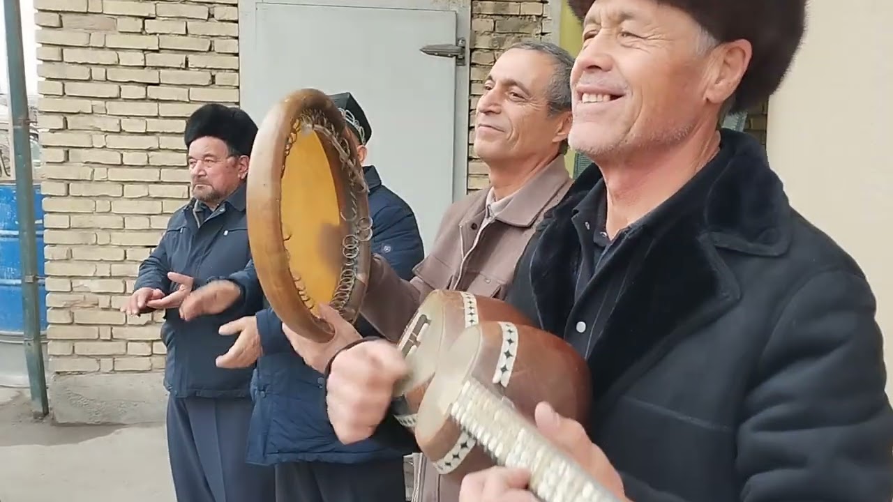 Акрамжон Усмонов, жонли ижро ташкарида