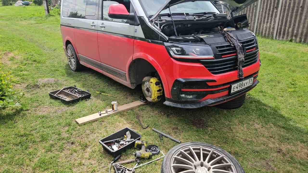 После этого я ремонтировал авто в поле.  Расход масла 2 литра на 1000 км.