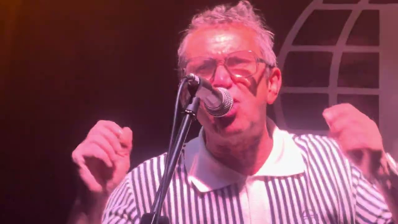 Phil Daniels performs Substitute by The Who with The Rafters