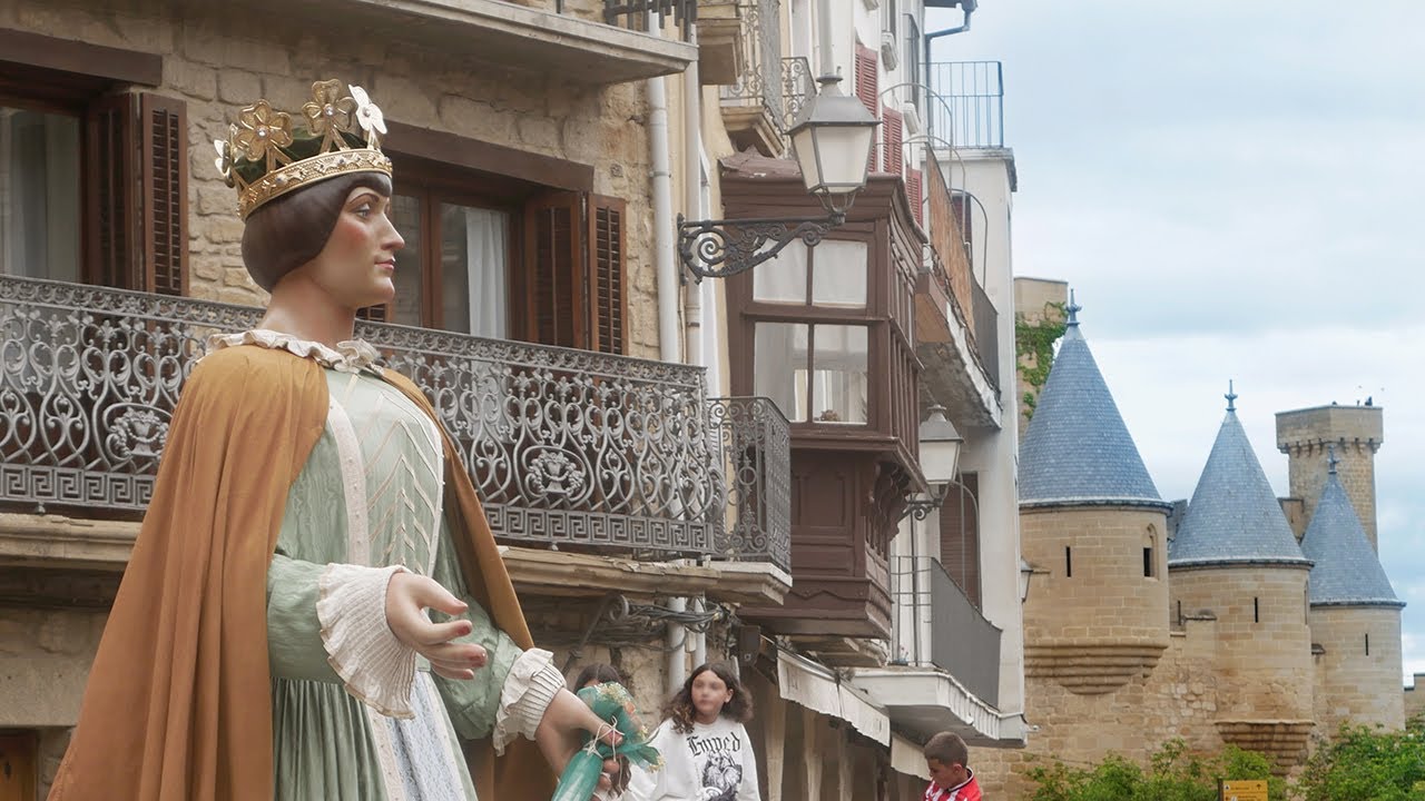 Comparsa de Gigantes y Cabezudos de OLITE - ERRIBERRI. Fiestas de la Juventud 2024