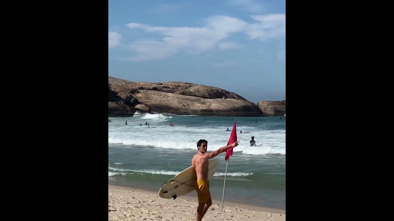 Run with the wind , dance with the tide 🌊  #malemodel #beachday #summertime #surfing
