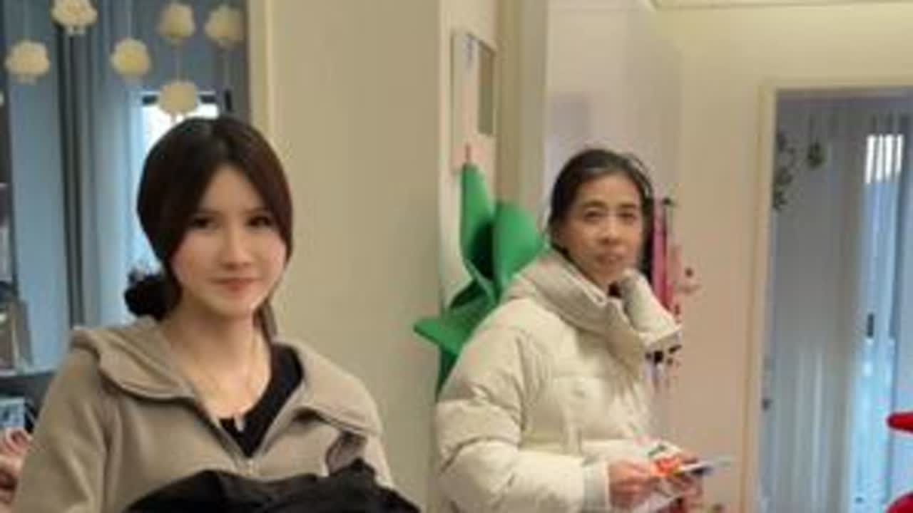 婆婆他们要回老家过年了，走之前还把家里上上下下都打扫了一遍😭 趁他们回老家之前，给他们去买套新年衣服。#记录真实生活