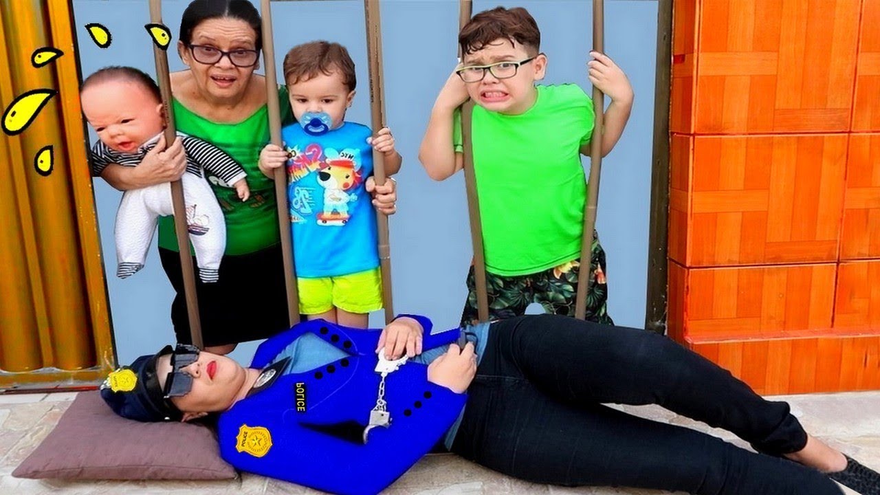 IGOR FINGE BRINCAR DE POLICIAL com a mamãe e salva o BEBÊ REBORN na RUA!