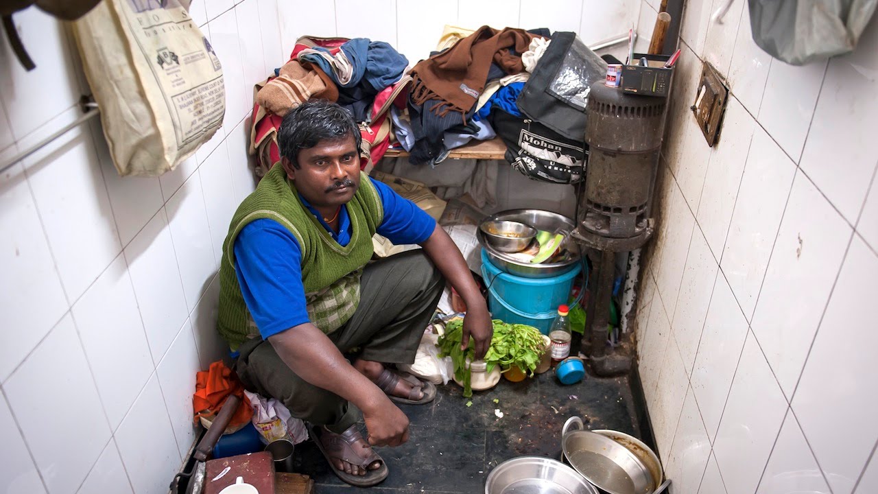 Room With A Loo: 