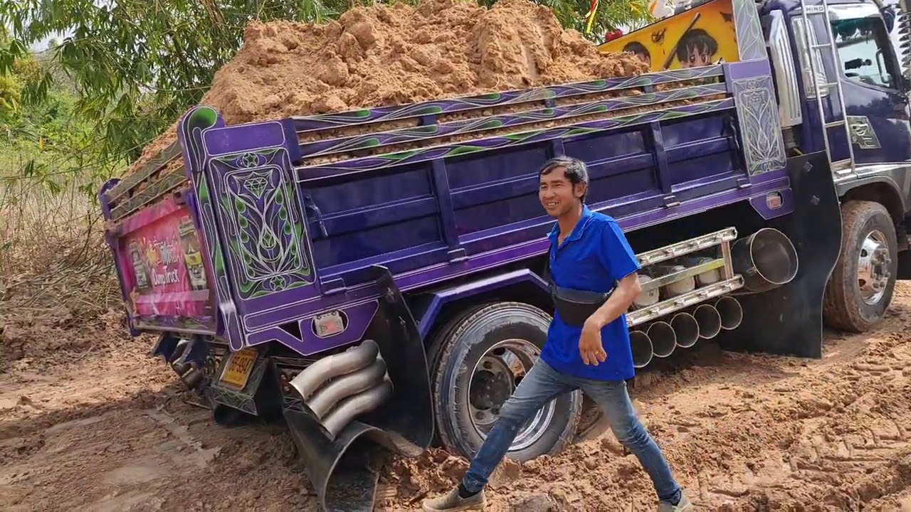 ติดหล่มหนักเลยเจ้ายักษ์ ไส่เยอะจัด Dump Truck Excavator