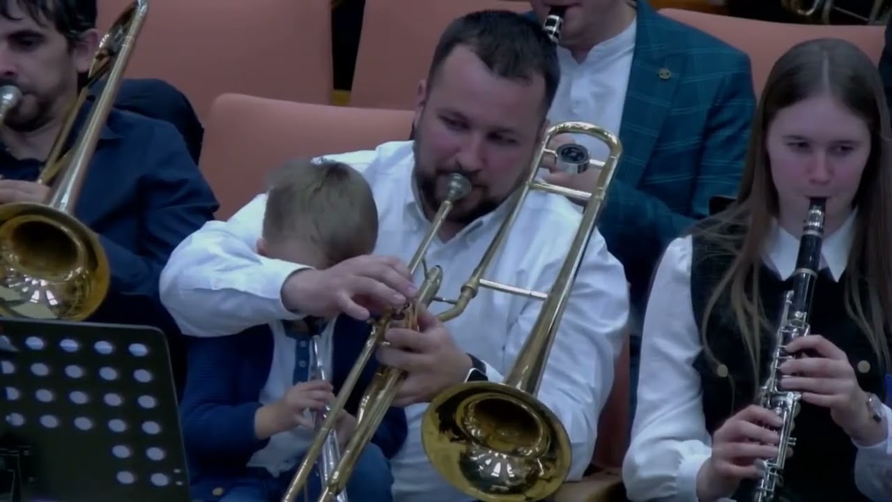 Obosit si-nfrant de cale lunga -  Fanfarele reunite Patrauti 
