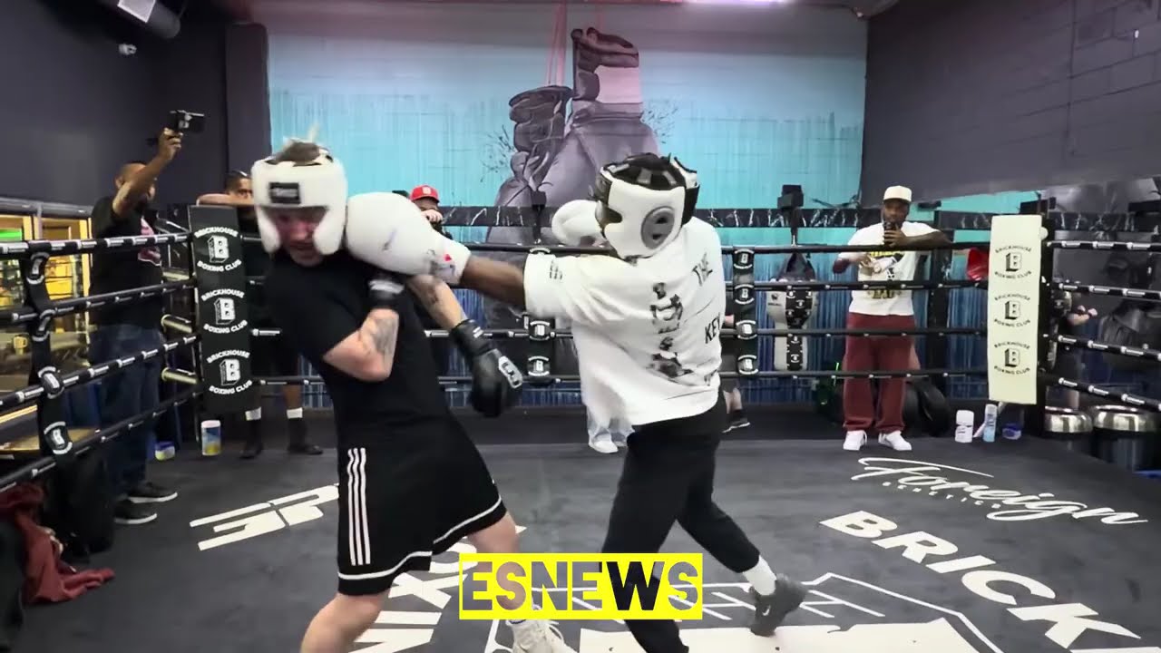 Звезда бокса Кейшон Дэвис проводит спарринг с певцом Томми Ричманом (EsNews boxing).
