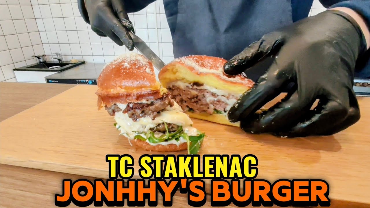 JOHNNY'S BURGER NA TRGU REPUBLIKE U TC STAKLENAC ODLICNE CENE ZA ODLICNE BURGERE