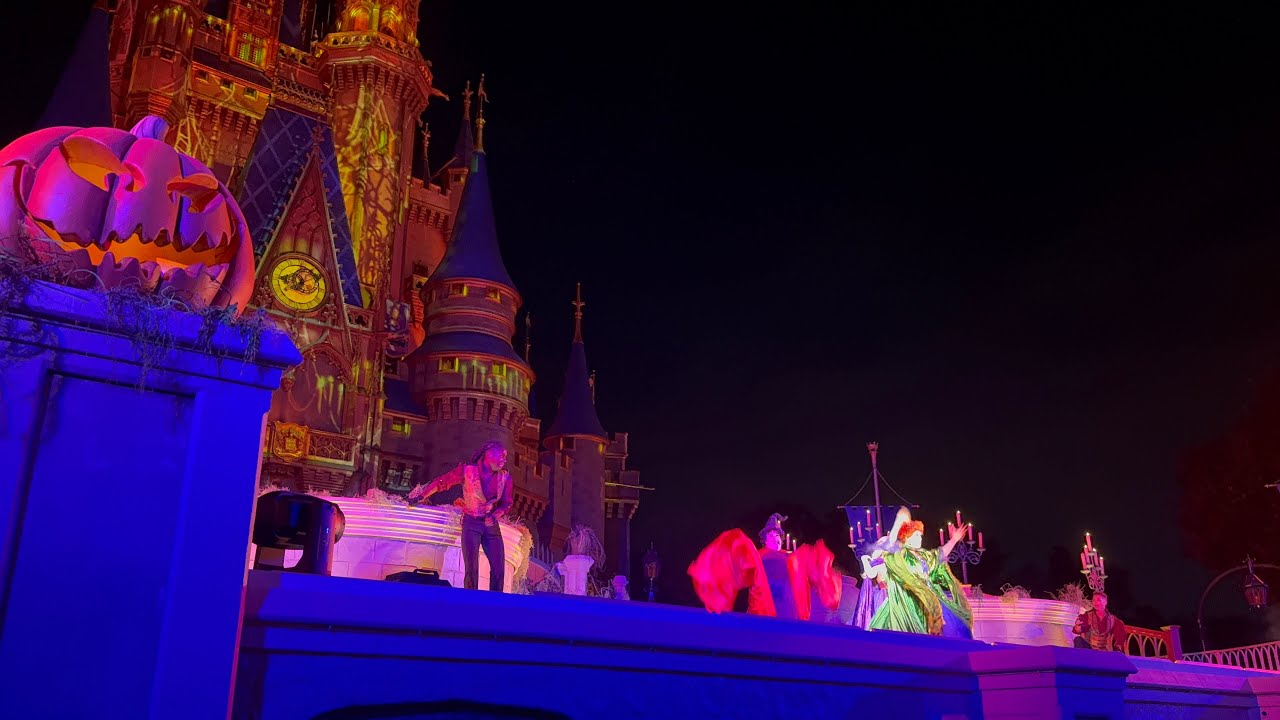 Hocus Pocus Villain Spelltacular Front Row