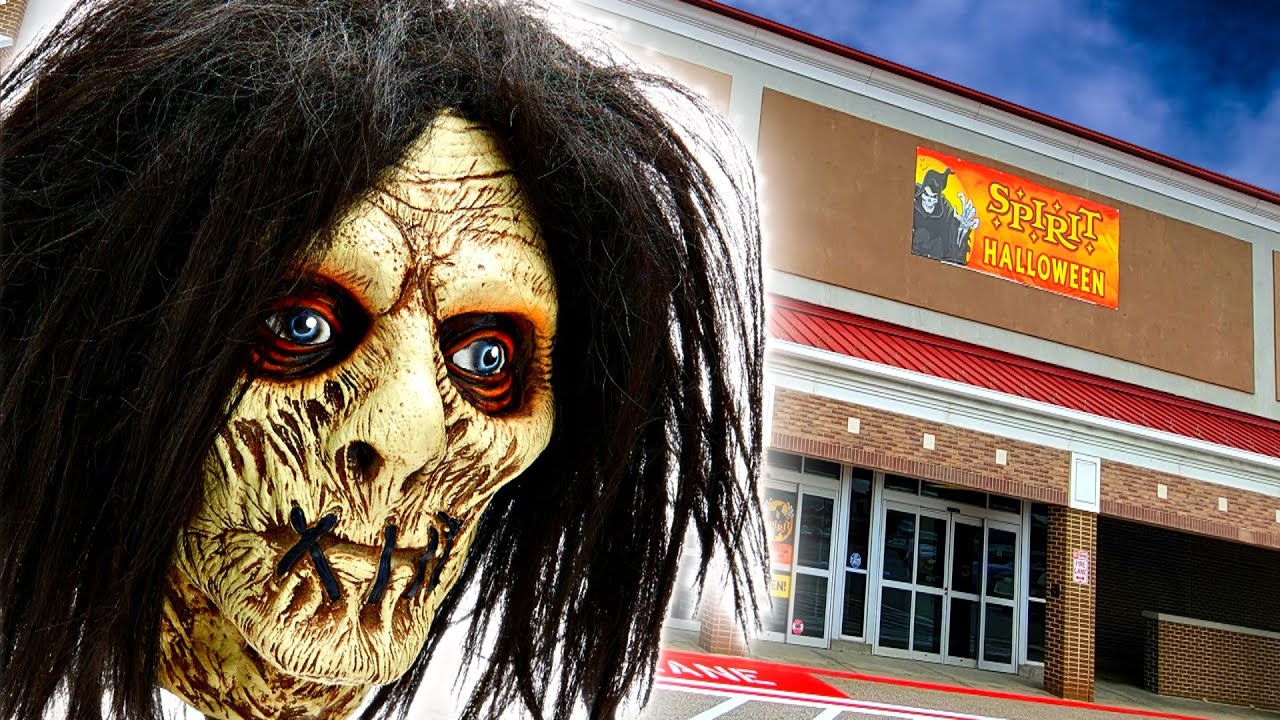 SPIRIT HALLOWEEN INSIDE ABANDONED EARTH FARE in SOLON OHIO