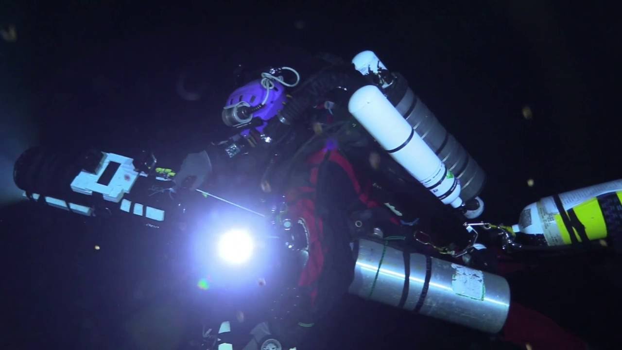 Krzysztof Starnawski - diving in underwater cave Vrelo Matka
