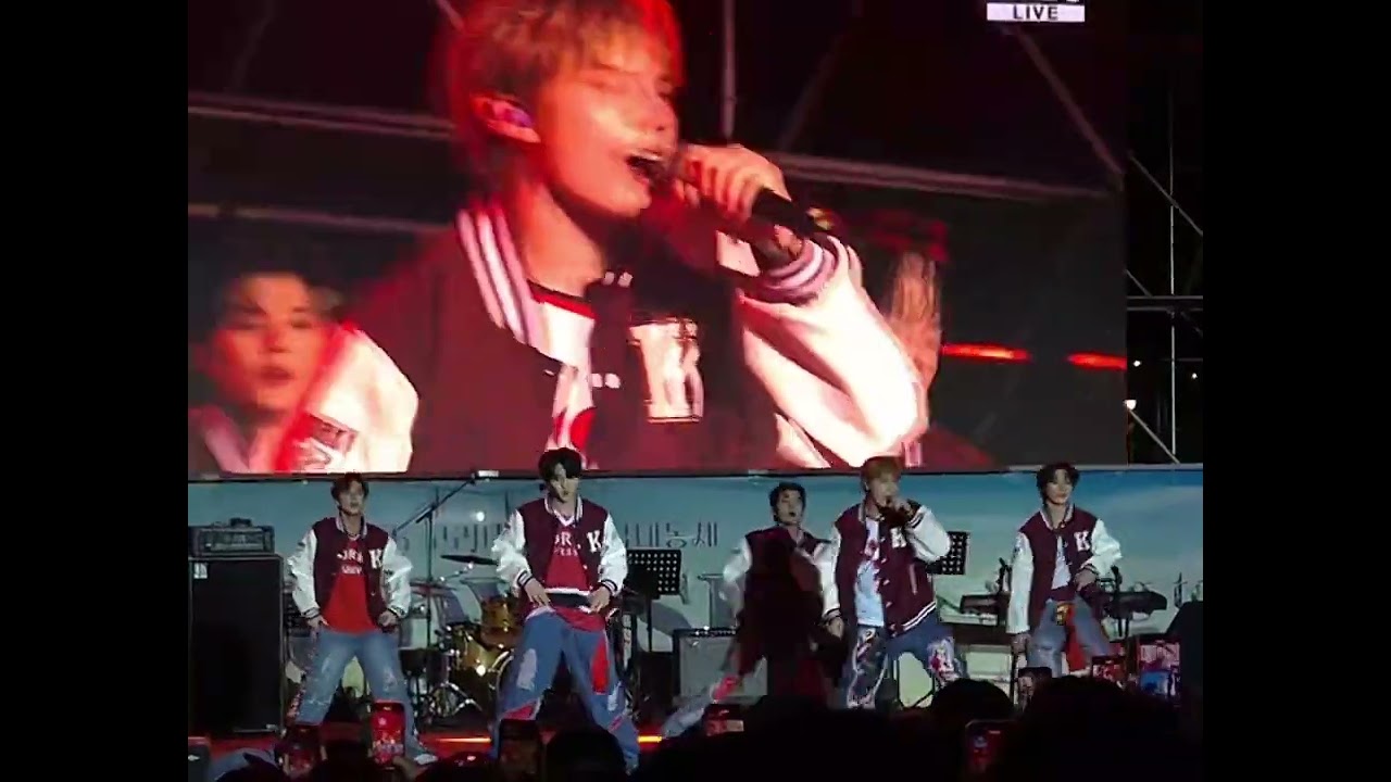 TXT-9와 4분의 3 승강장에서 너를 기다려 (Run Away) In Korea University