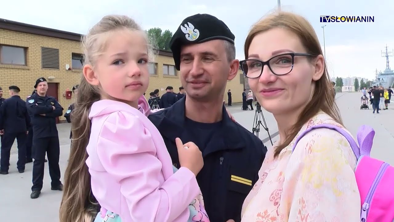 Czernicki wypłynął na misję NATO, marynarze pożegnali rodziny