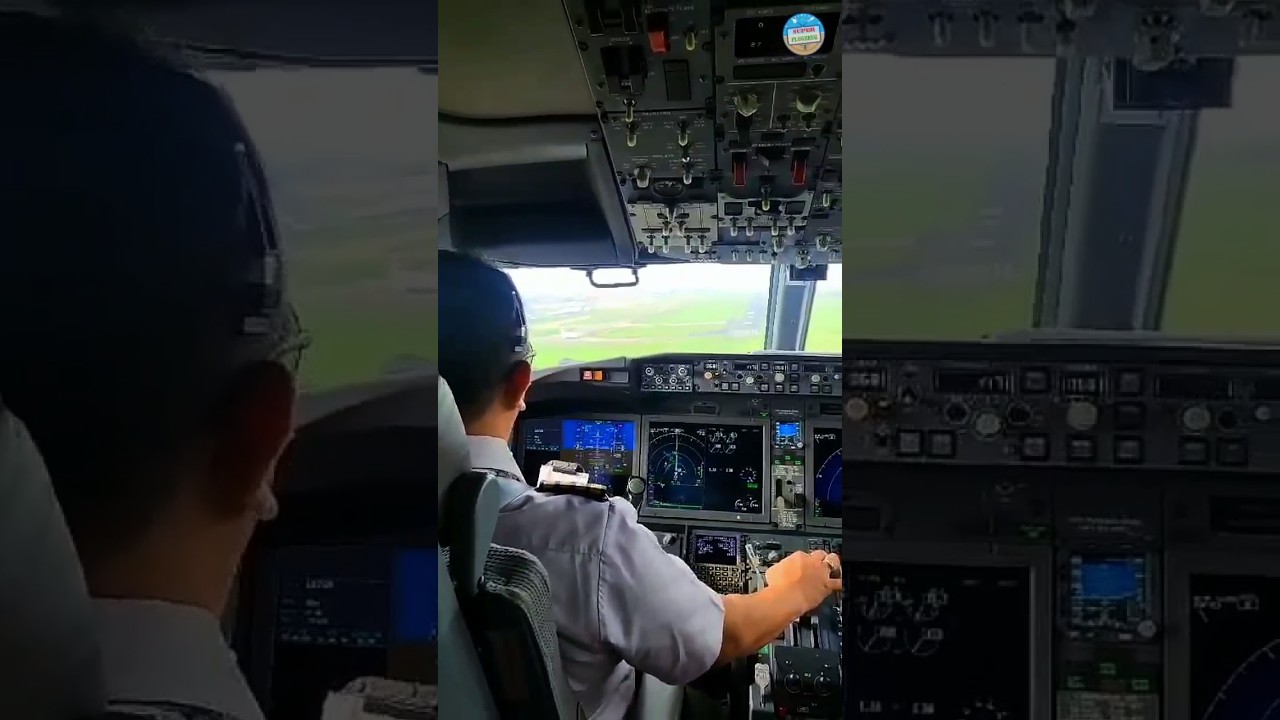 Boeing 737Max Aircraft Landing #b737max #aircraftlanding #aviation #cockpitview